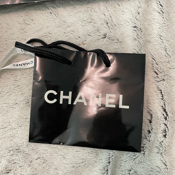 Bundle of authentic Chanel boxes, bags & ribbons - Picture 5 of 10